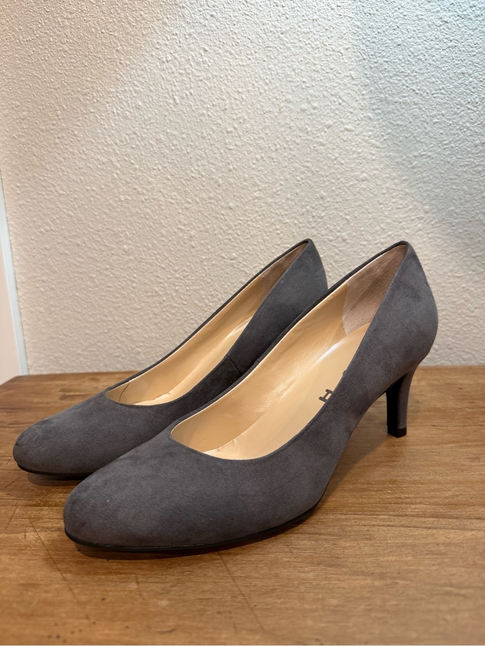 Unisa Untandie Gray Suede Pumps Heels Size 8M NIB Dark Gray Classic Career